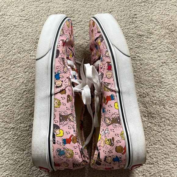Vans Peanuts 2017 sneakers! RARE! Women’s size 7 in excellent used condition. - Picture 6 of 8